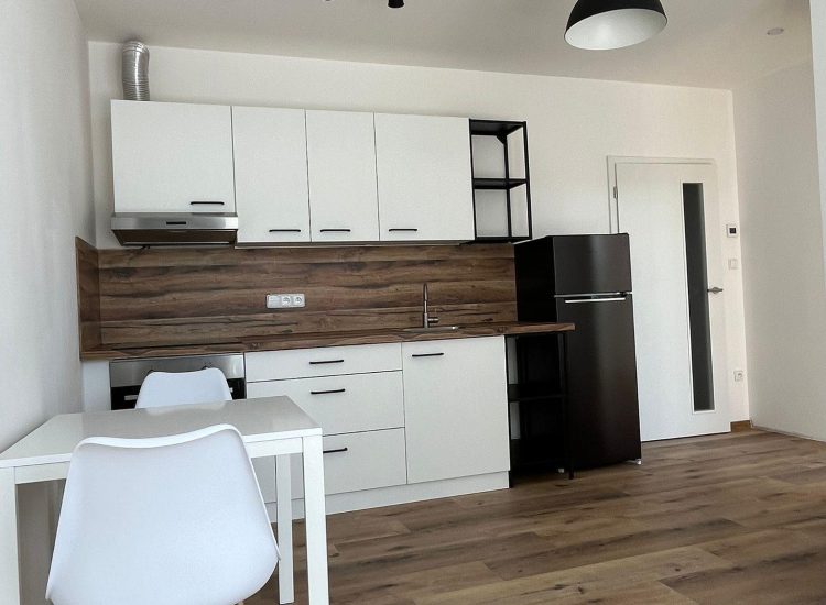 C3AE3B82-1831-4CC9-8216-00EC0F0645AC